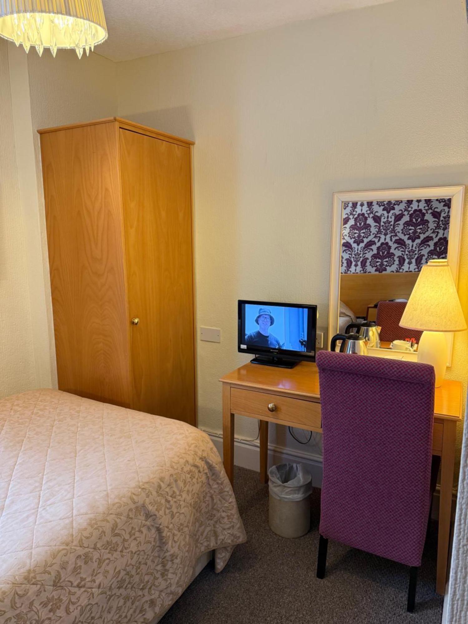 Adelaide House - Opposite Winter Gardens, Town Centre 3* Blackpool
