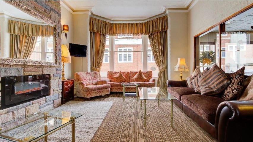 Hotel Adelaide House - Opposite Winter Gardens, Town Centre Blackpool